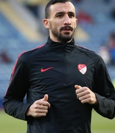 Mehmet Topal futbola rekorlarla veda etti