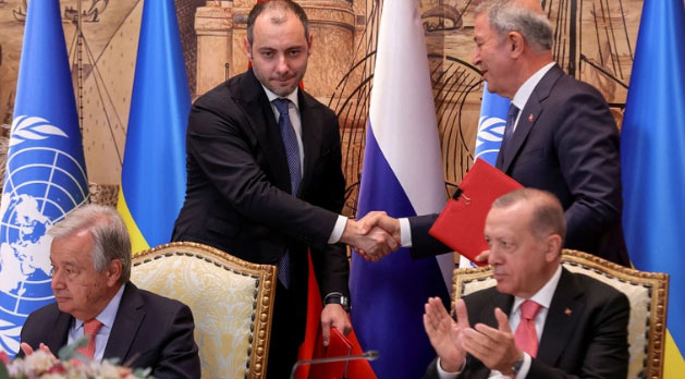Rusya, Ukrayna ve Türkiye arasında imzalar atıldı