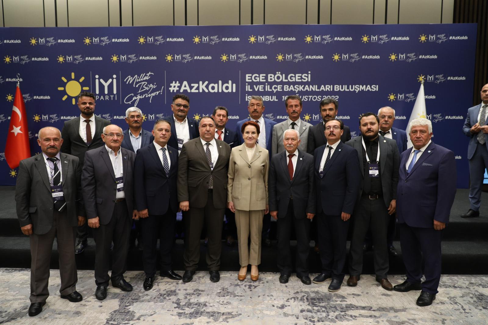 İYİ Parti Genel Başkanı Akşener, Ege Bölgesi il ve ilçe başkanlarıyla bir araya geldi