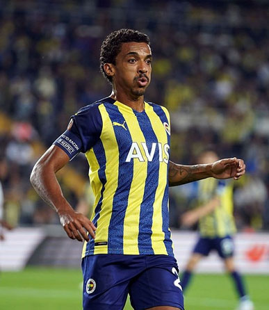 Dört gol Fenerbahçe'ye liderlik getirdi