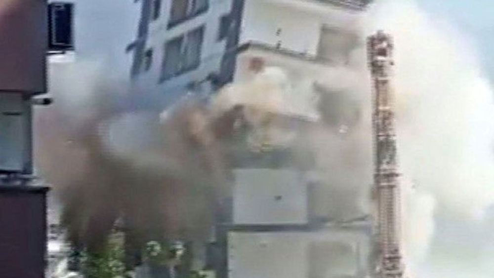 İzmir’de can pazarı: 10 katlı bina yıkıldı!