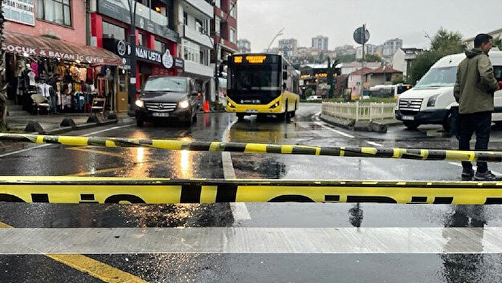İstanbul Alibeyköy'de yol çöktü