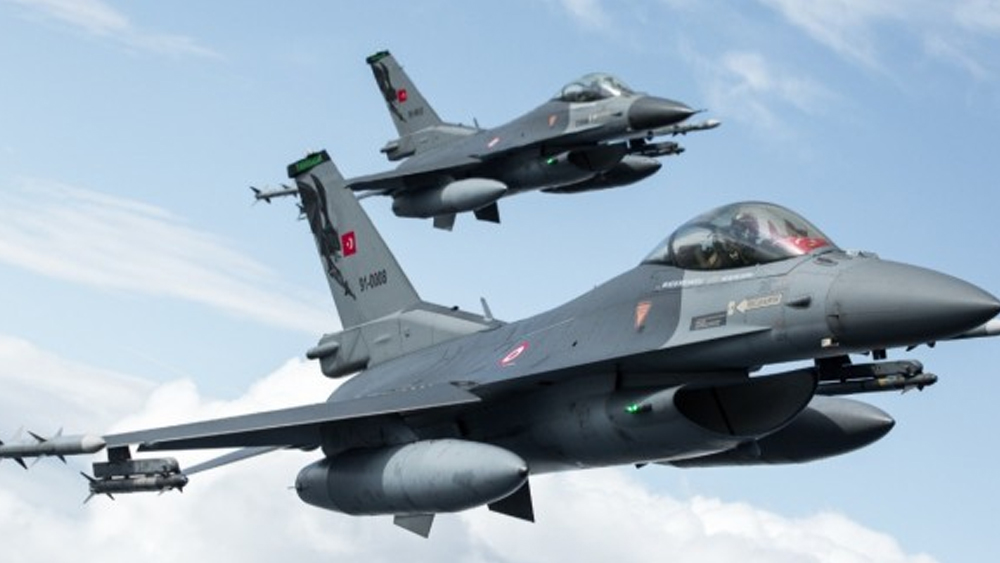 Türk F-16'larına Yunan tacizi!