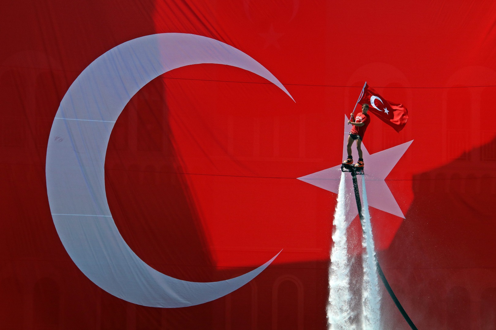 Antalya’da 'Türk bayraklı' 30 Ağustos gösterisi
