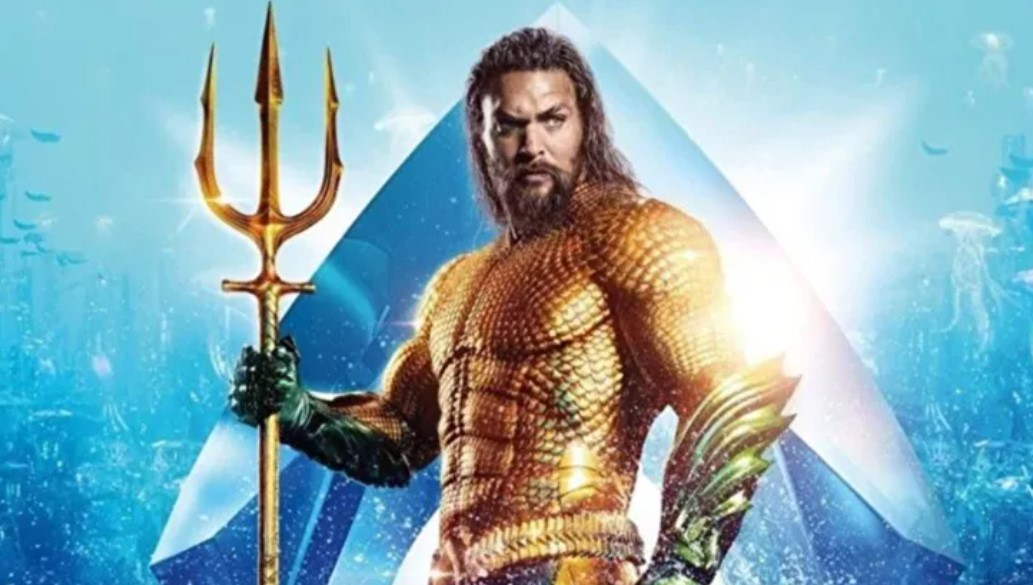 Aquaman filminin yıldızı Jason Momoa saçlarını kazıttı