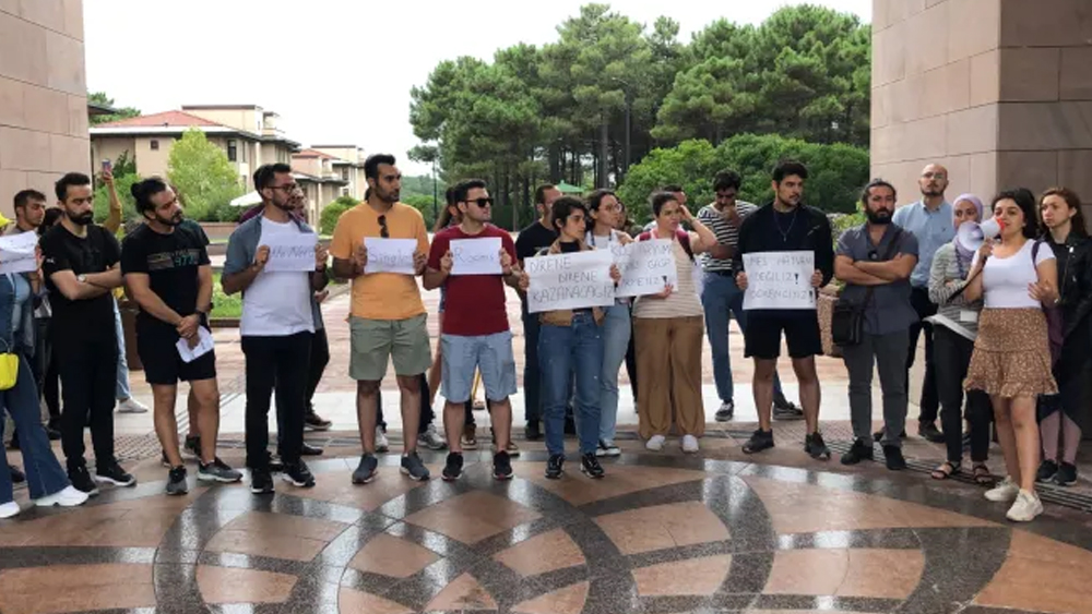 Koç Üniversitesi öğrencileri barınma hakları için eylemde