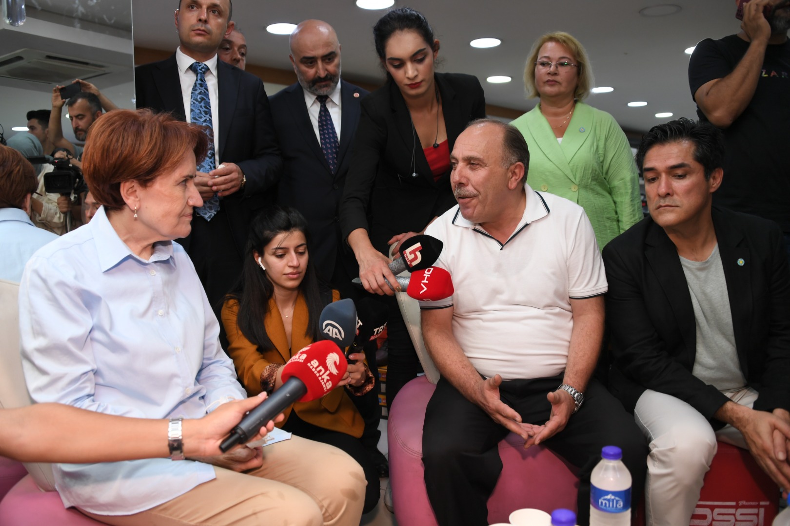 Meral Akşener Maltepe ve Ümraniye ilçelerinde esnaf ziyaretinde bulundu