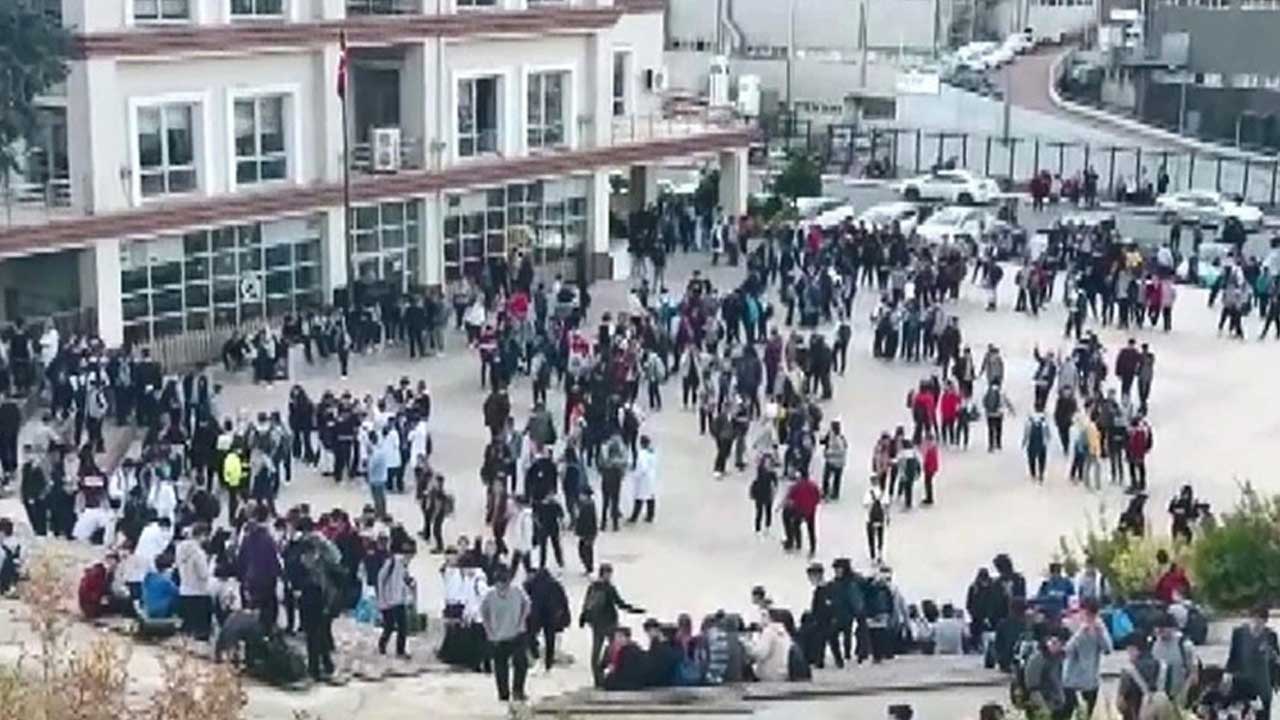 İstanbul Başakşehir Mesleki ve Teknik Anadolu Lisesi'nde yangın çıktı