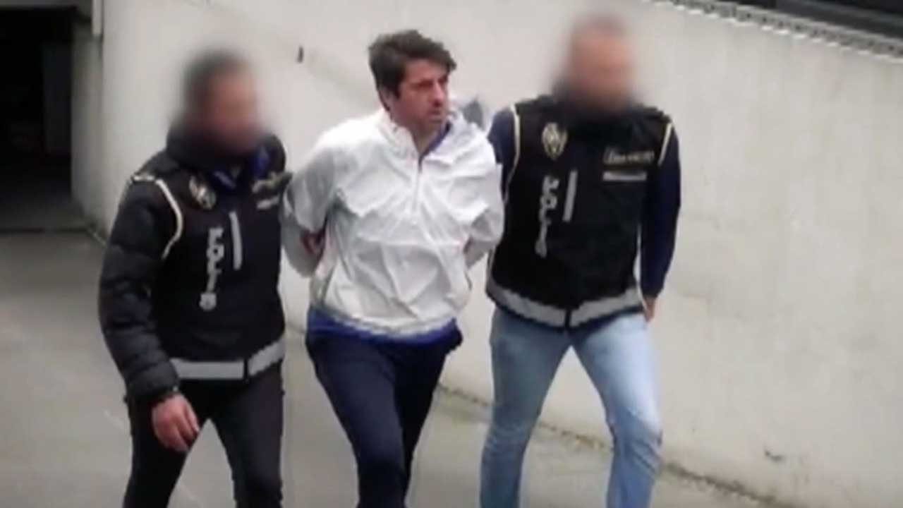 FETÖ'den aranan eski futbolcu Zafer Biryol gözaltına alındı