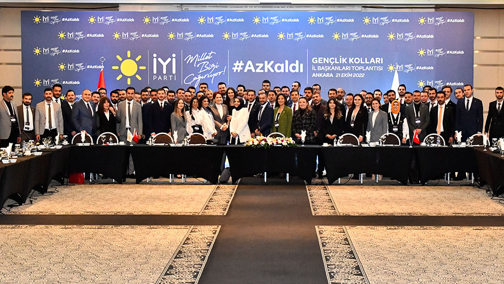 Meral Akşener İYİ Parti Gençlik Kolları il başkanlarıyla bir araya geldi