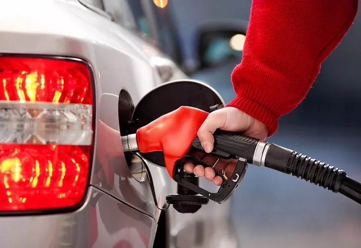 Araç sahipleri şokta: Akaryakıta çifte zam açıklandı... İşte yeni benzin, motorin ve LPG fiyatı