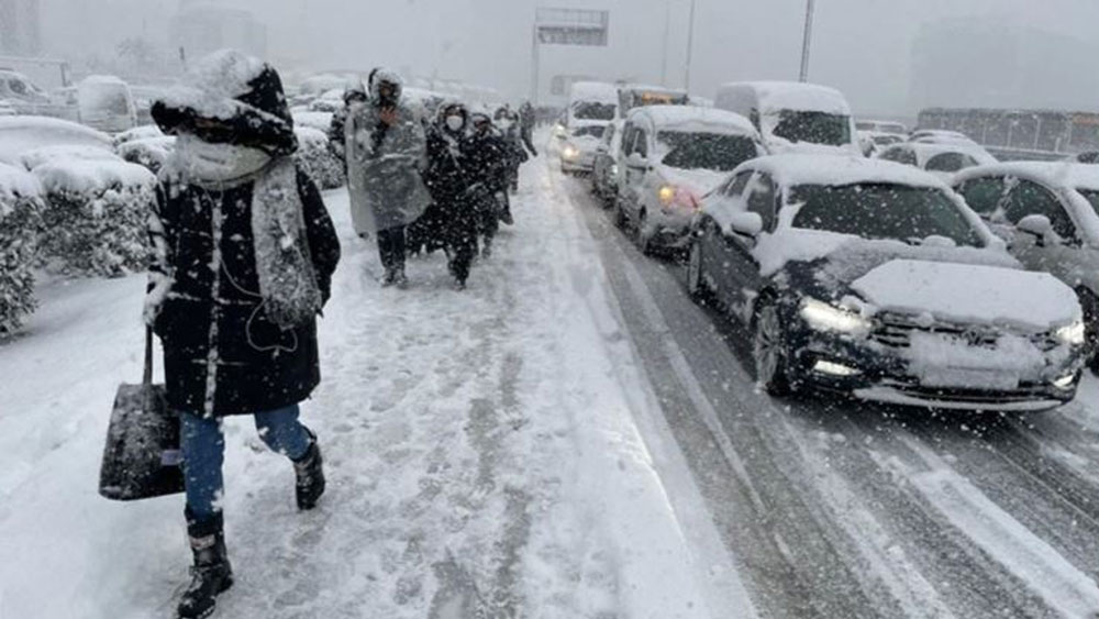 İstanbul'da yaşayanlar dikkat! Meteoroloji tarih verdi! Kar yağmur ve fırtına geliyor