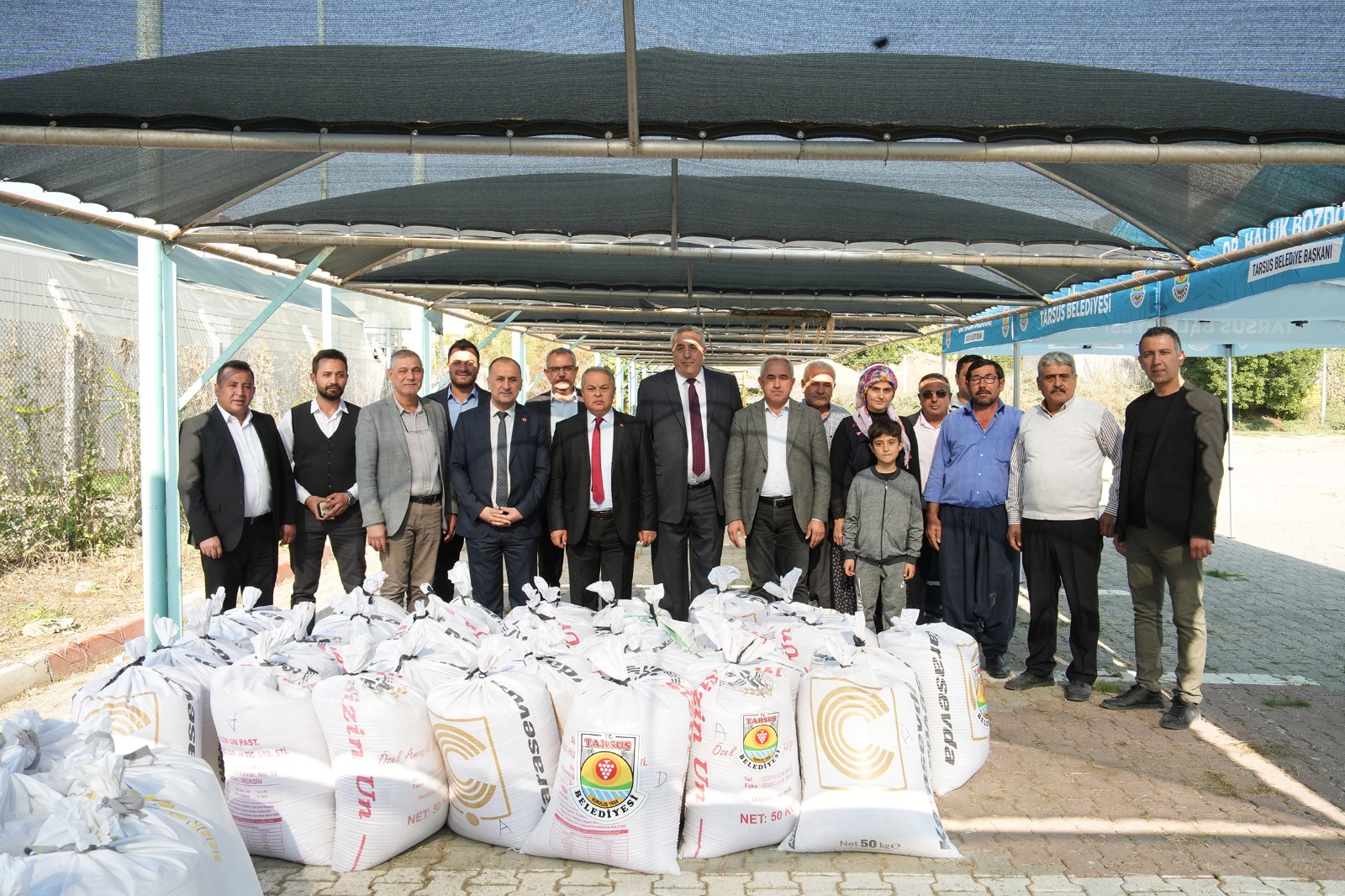 Tarsus Belediyesi çiftçilere ücretsiz ata tohum buğday dağıttı