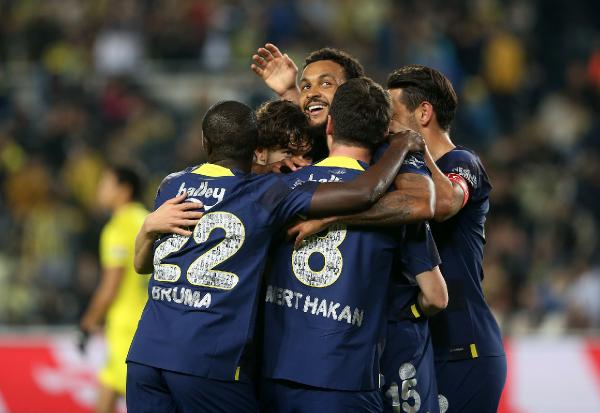 Fenerbahçe, Villarreal'i 2 golle geçti