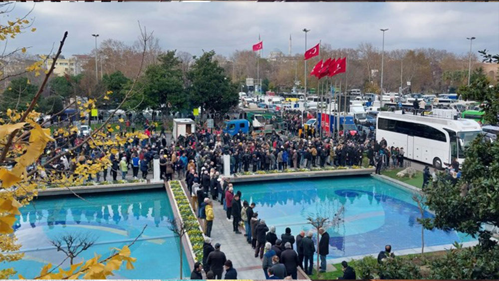 İmamoğlu İstanbulluları davet etmişti: Saraçhane tıklım tıklım!
