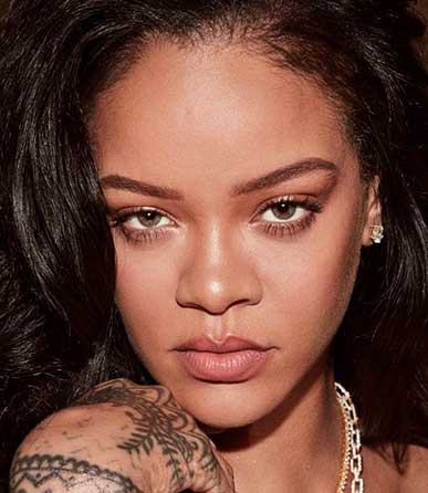 Rihanna ilk kez bebeğini paylaştı: Sosyal medya yıkıldı