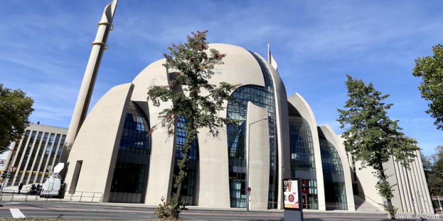 Almanya’daki camilere bombalı saldırı tehditleri artıyor mu?