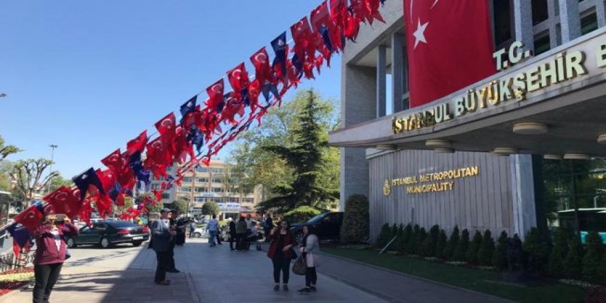 AKP döneminin yöneticileri görevden ayrılmıyor!