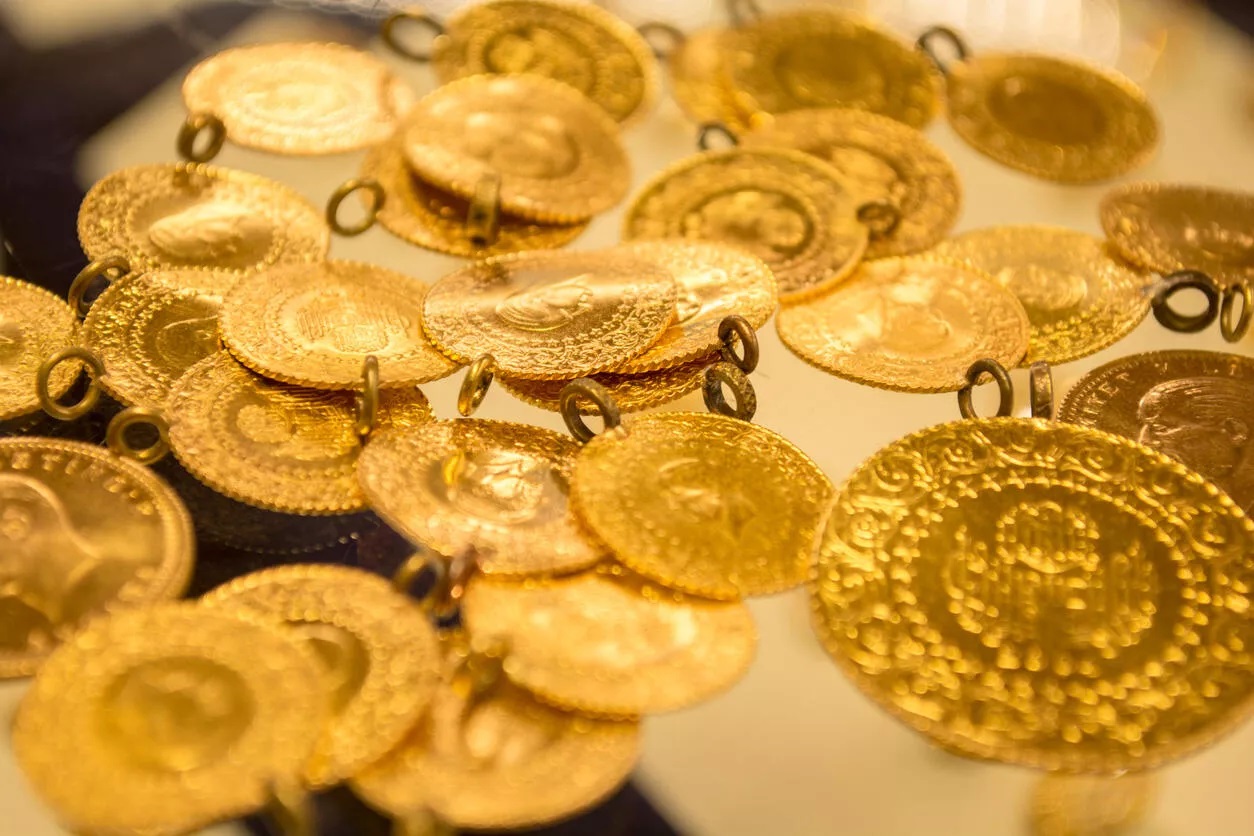 Ünlü ekonomist gram altının yıl sonu göreceği rakamı açıkladı