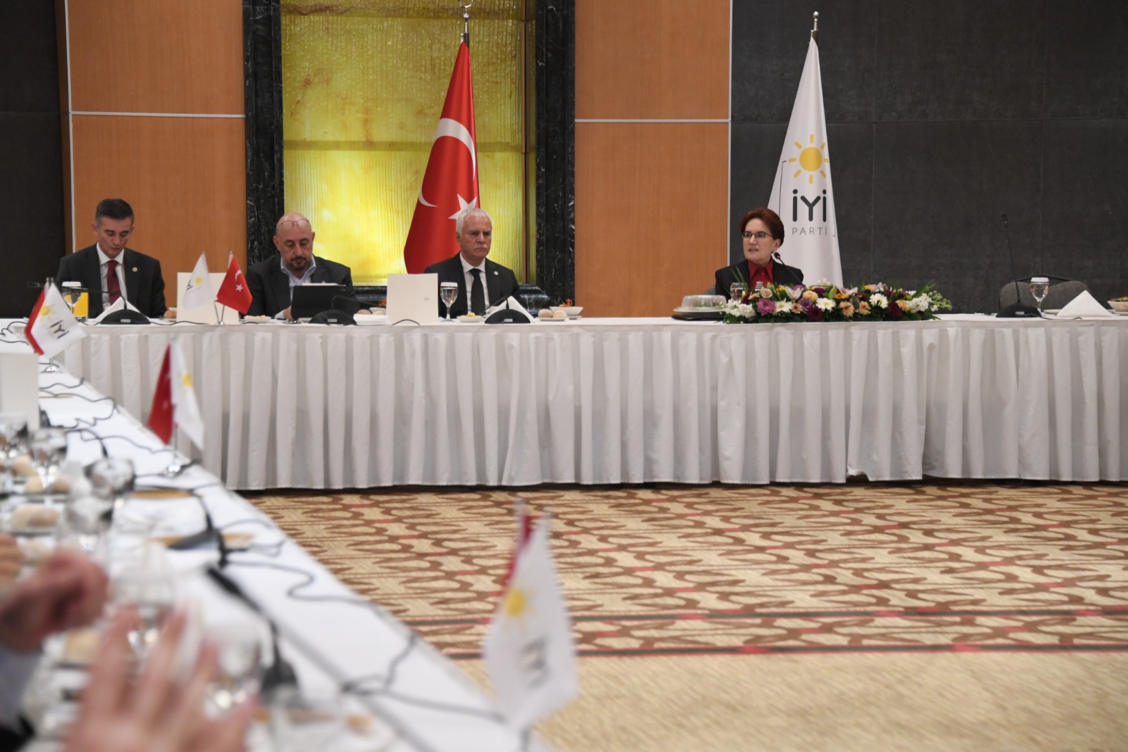 Meral Akşener milletvekilleri ile başkanlık divanında buluştu