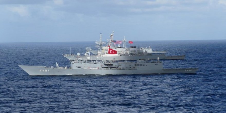 Türk gemisine korsanlar saldırdı: 10 denizci rehin alındı