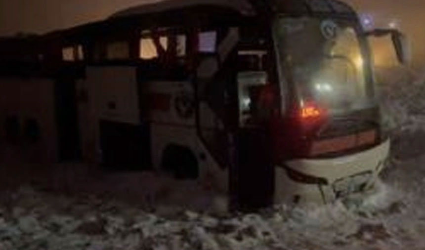 Diyarbakır-Şanlıurfa yolunda otobüs şarambole düştü! Çok sayıda yaralı var