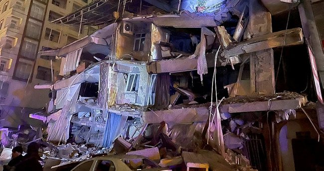 Deprem bölgesindeki vatandaşlara operatörler ücretsiz: Bakan açıkladı