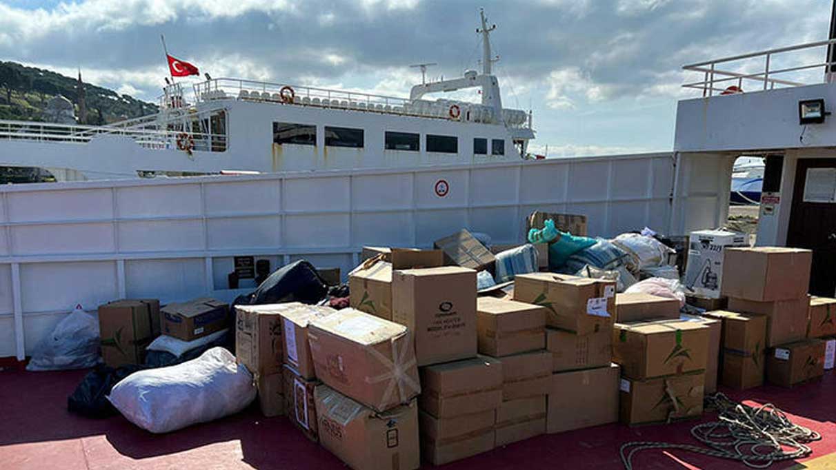 Midilli Adası'na giden gemiler, insani yardımlarla dönüyor