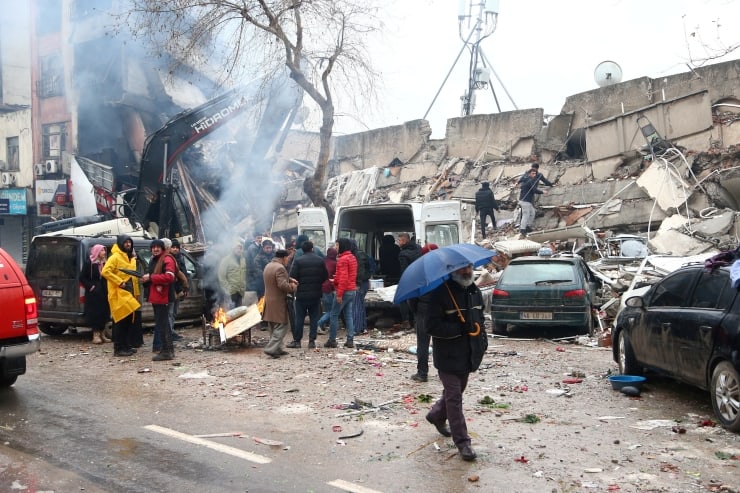 Diyarbakır'da yıkılan iş merkezinin sorumluları kıskıvrak yakalandı