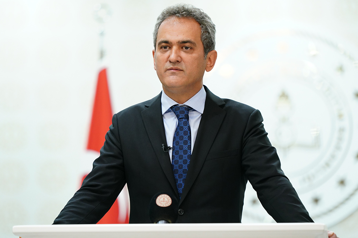 Bakan Özer açıkladı: Adana'da eğitime başlama tarihi ertelendi!