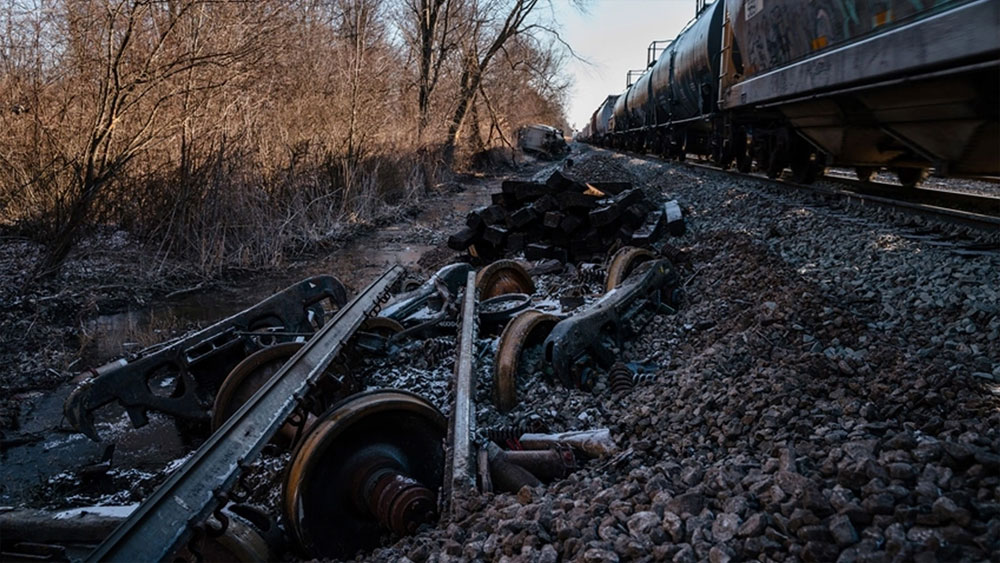 ABD'de tren kazası: 20 vagon raydan çıktı