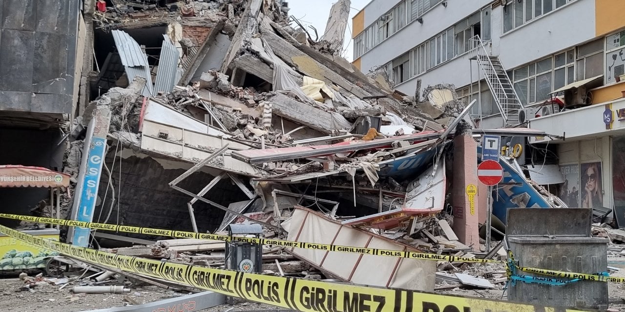 Malatya'da 7 katlı bina çöktü!