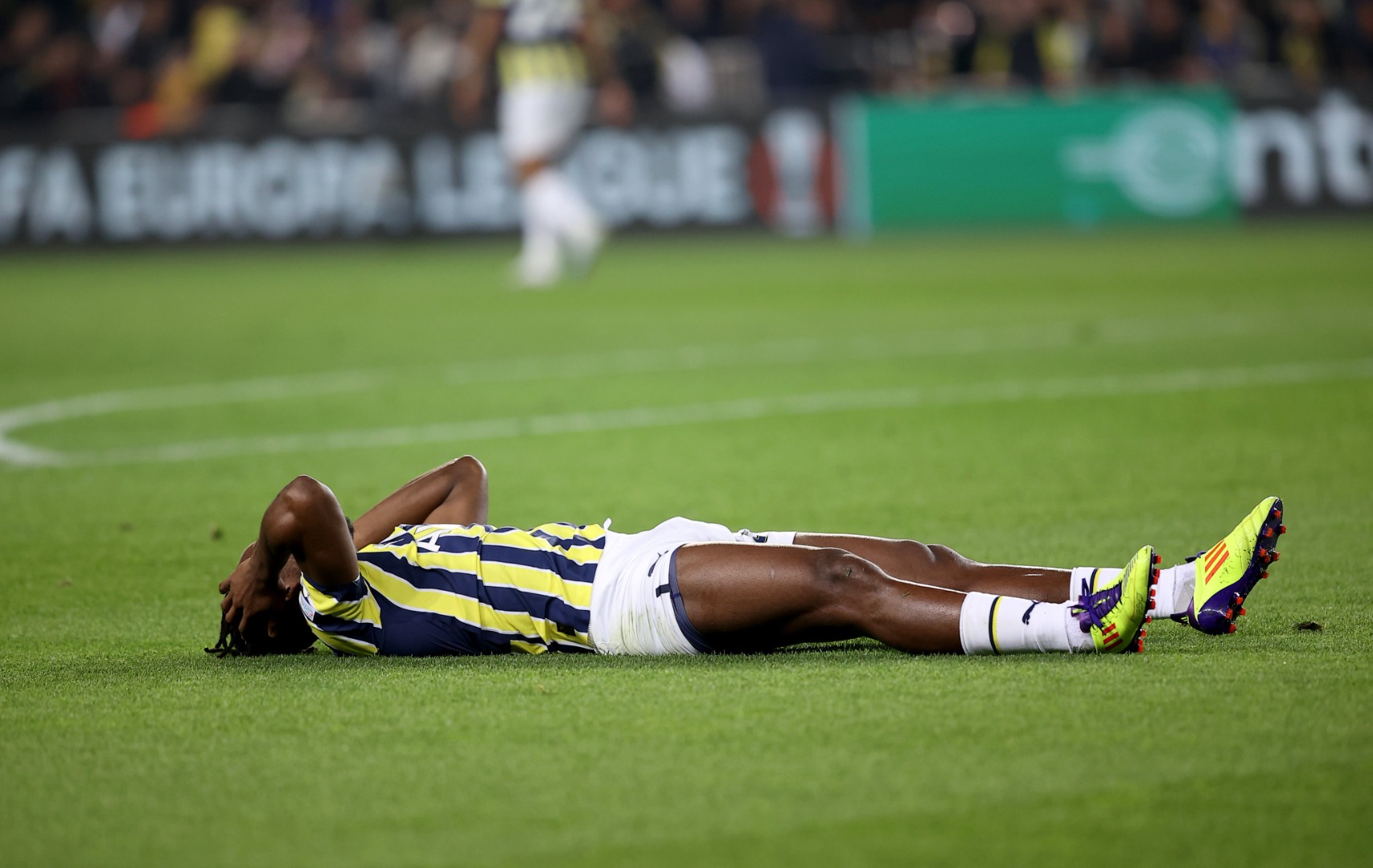 Fenerbahçe taraftarına kötü haber: Yıldız oyuncu sezonu kapattı