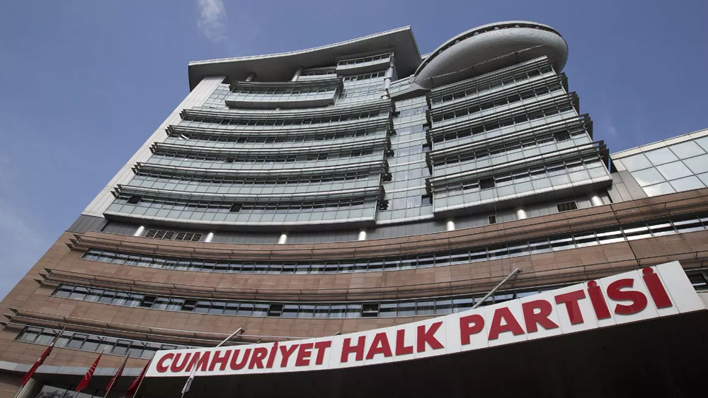 AKP'li eski milletvekili CHP'ye katıldı