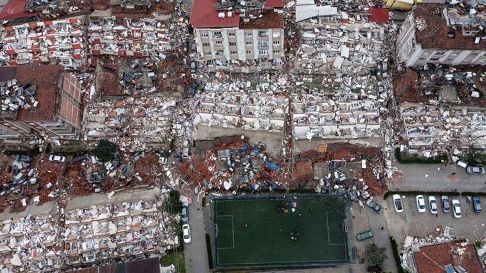 Depremde hayatını kaybedenler Dünya Saati'nde anıldı
