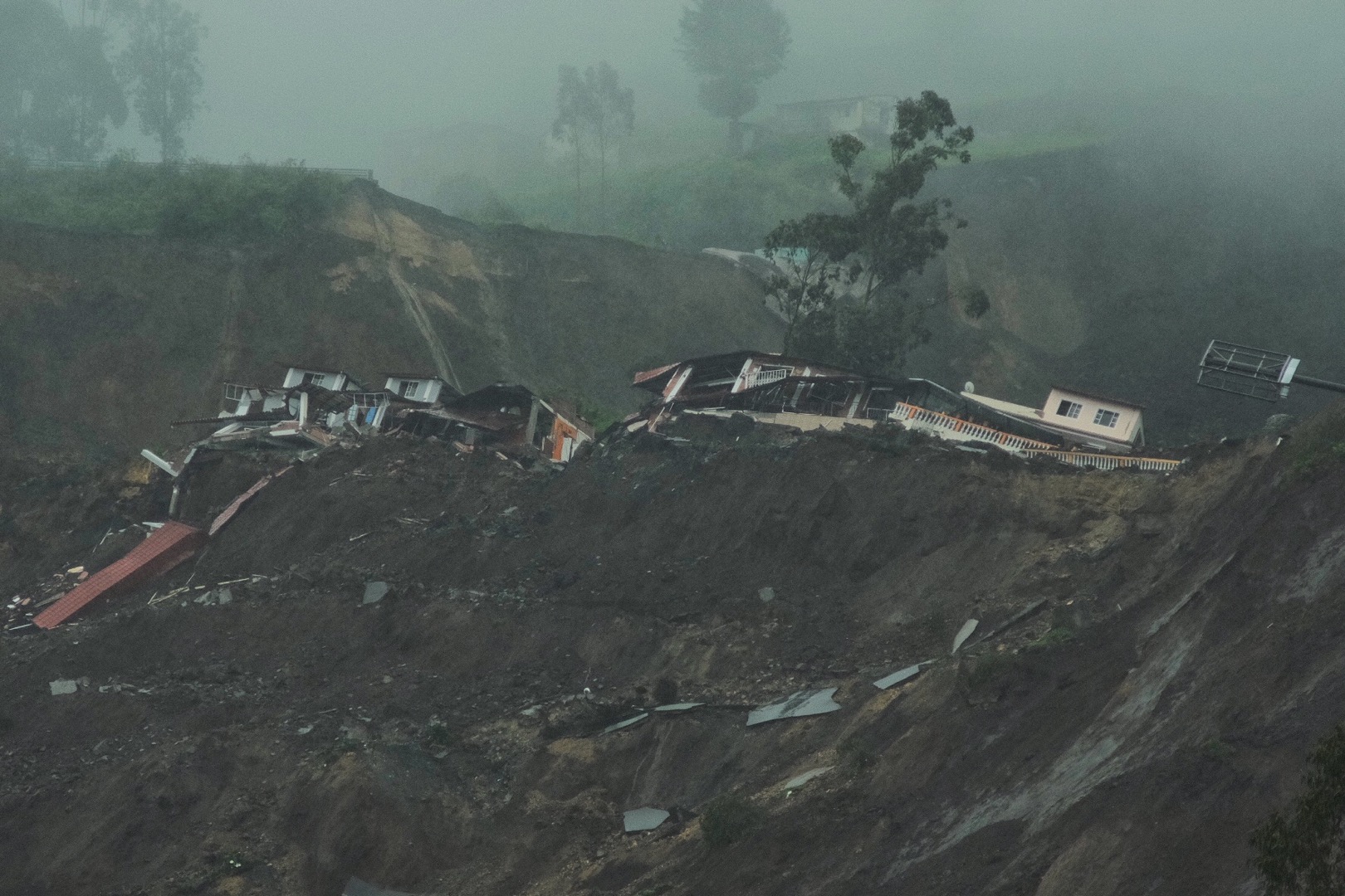 Ekvador'da toprak kaydı: 16 kişi hayatını kaybetti