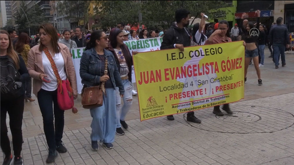 Kolombiya'da öğretmenler 'hak' için yürüdüler