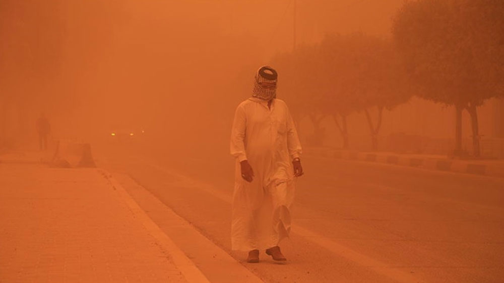 Irak’ı kum fırtınası vurdu: Bakanlık alarma geçti!