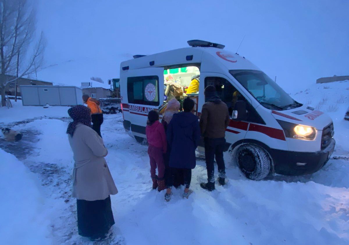 Kardan mahsur kalan hamile kadın hastaneye ulaştırıldı