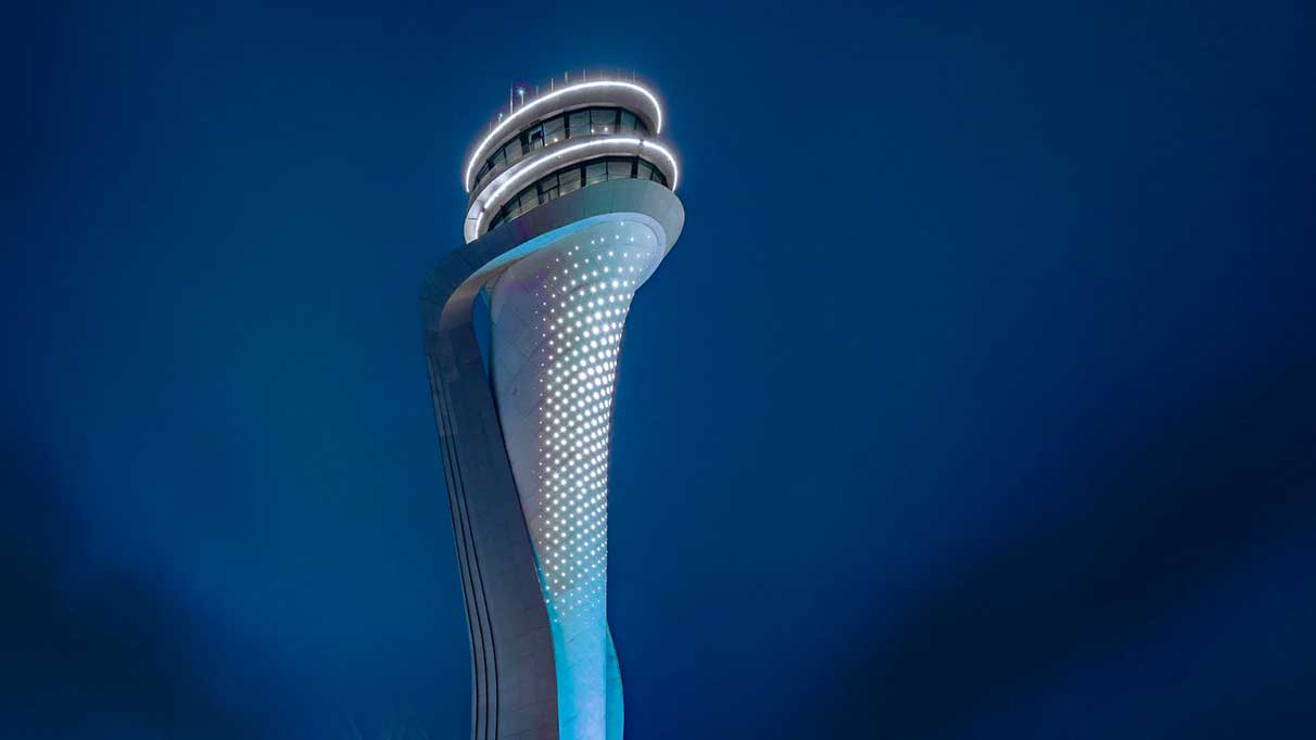 İstanbul Havalimanı Trafik Kontrol Kulesi mavi renkle ışıklandırıldı