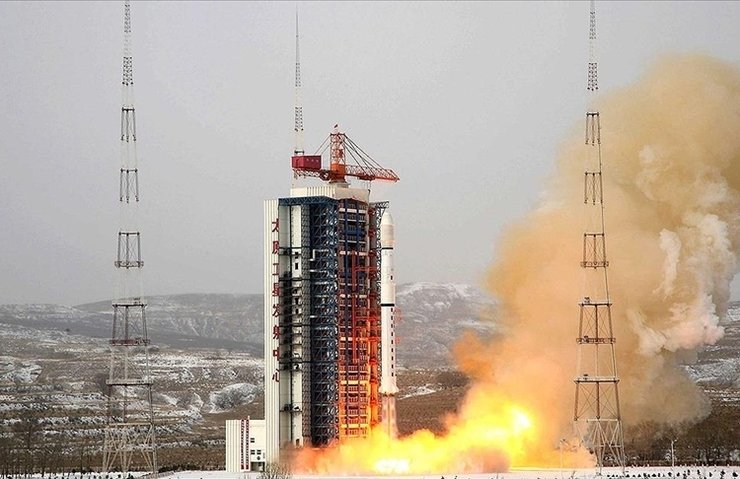 Çin, ilk sıvı yakıtlı roketini fırlattı