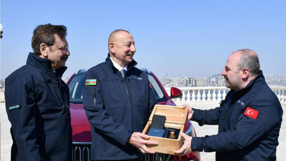 Aliyev, yerli otomobil Togg'u teslim aldı