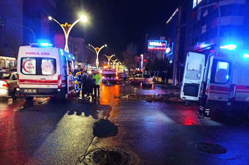 Ankara'da 2 araç çarpıştı: 4 yaralı