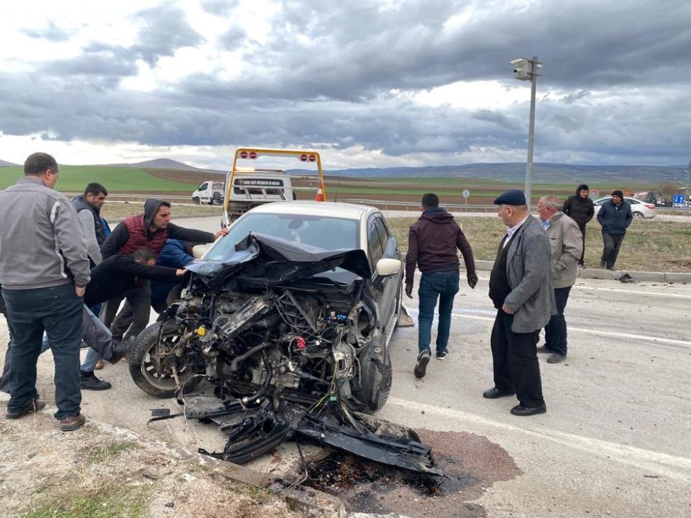 Ankara 'ölüm kavşağı'nda kaza: 7 yaralı