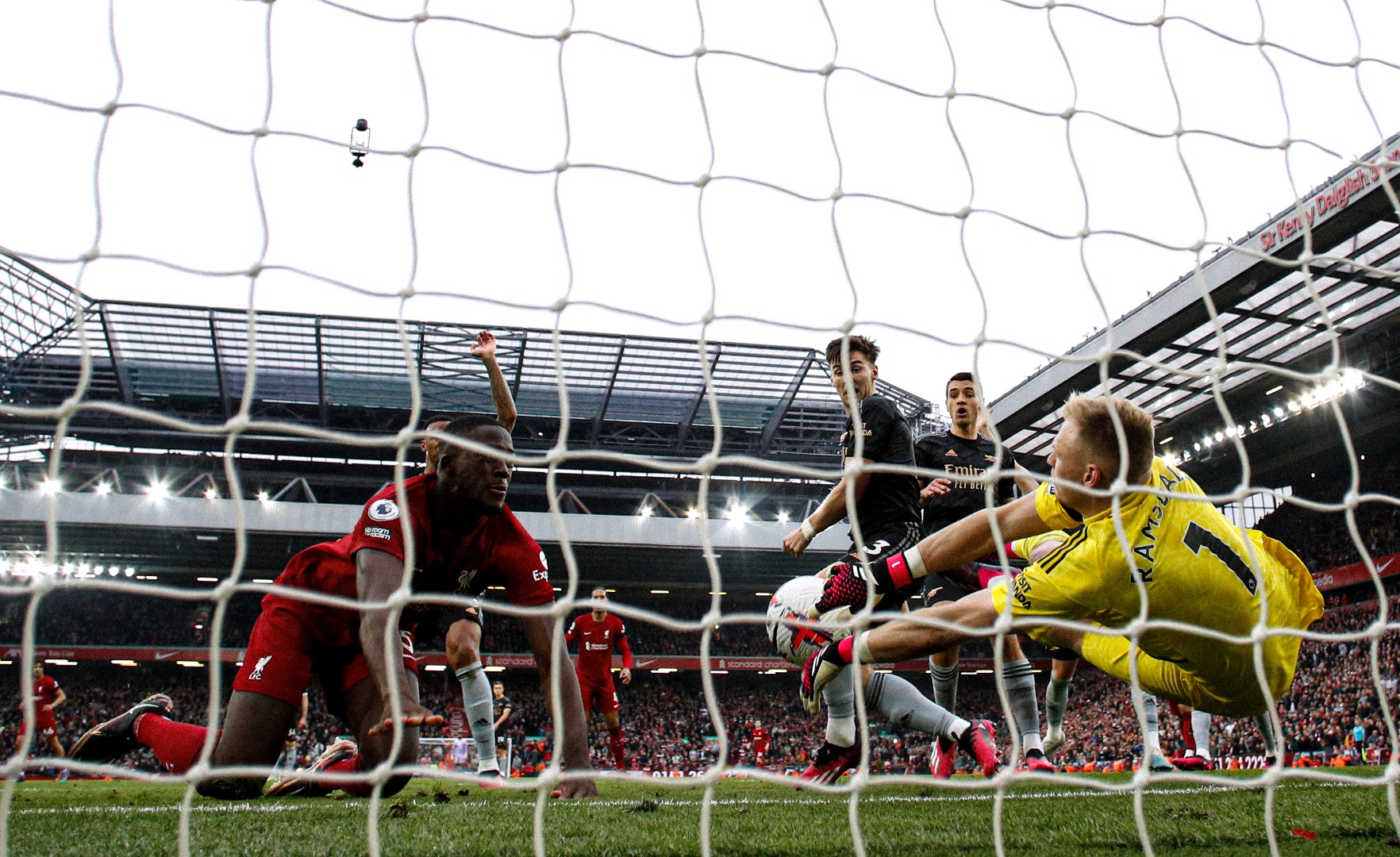 Arsenal son dakikada yıkıldı: Şampiyonluk yolunda Liverpool çelmesi