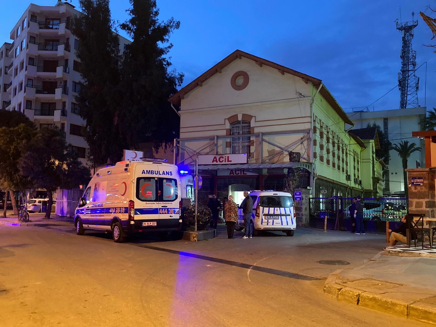 İzmir’de iş yerinin önünde göğsünden bıçaklandı kurtarılamadı