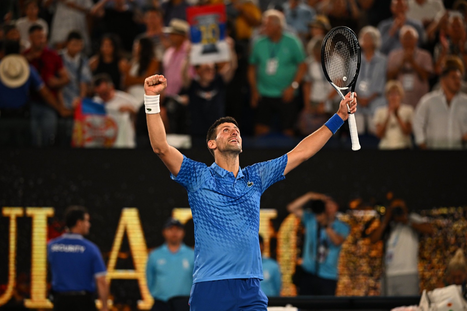 Novak Djokovic kortlara galibiyetle döndü