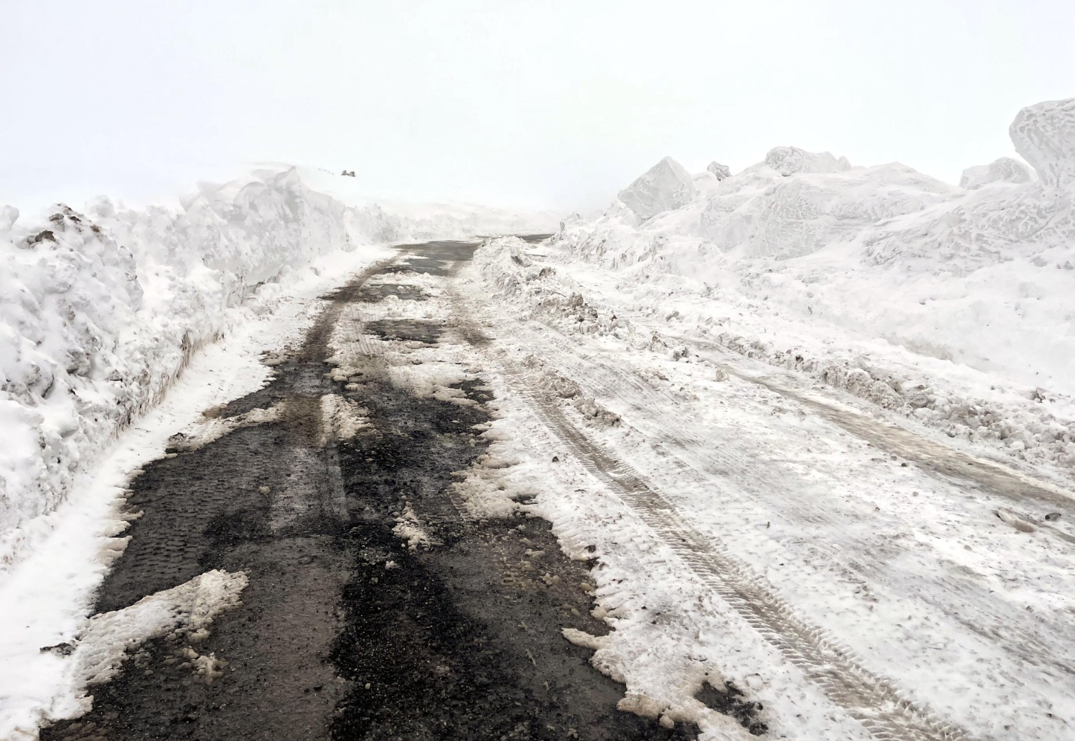 Ardahan'da ulaşıma sis ve kar engeli!