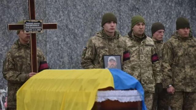 Rusya Ukraynalı askerlerin cenazesini teslim etti