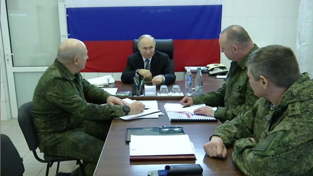 Putin'den Herson ve Luhansk bölgelerine sürpriz ziyaret